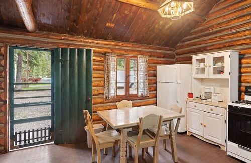 Cheyenne Crossing Cabin | Lakota Cabin by Spearfish Creek