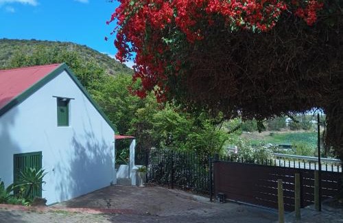 Schoemanshoek Villa | Lalapanzi guest cottage
