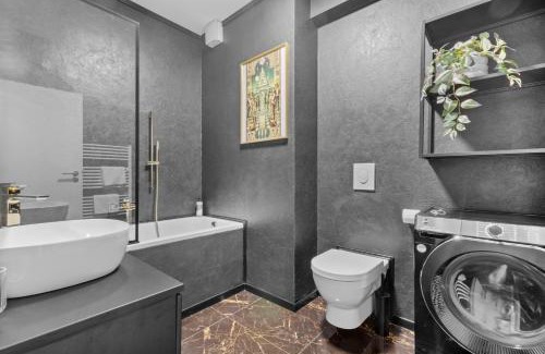 Old Town Apartment | LAM Art Deco Castle View - AC - Balcony