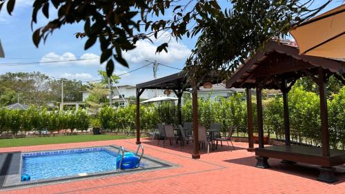 Malacca City House | LAMAN KASEH Homestay Bukit Katil 4bedroom with Swimming Pool