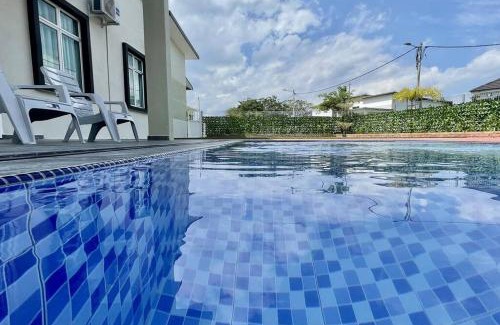 Malacca City House | LAMAN KASEH Homestay Bukit Katil 4bedroom with Swimming Pool