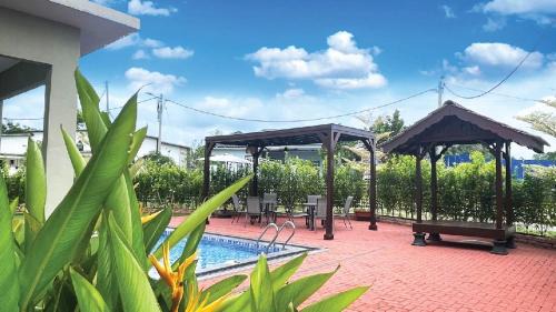 Malacca City House | LAMAN KASEH Homestay Bukit Katil 4bedroom with Swimming Pool