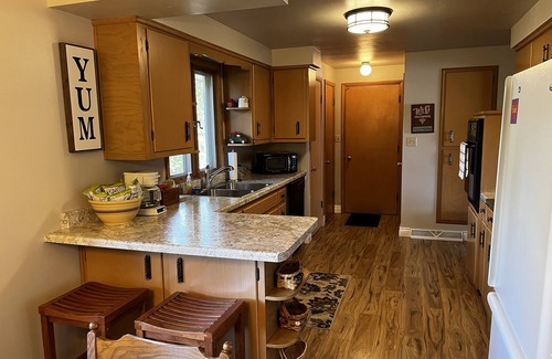 Green Bay House | Lambeau neighborhood quiet 3 bedroom house