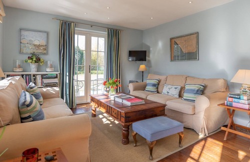 Walberswick Cottage | Lampland House - a cottage that sleeps 6 guests in 3 bedrooms