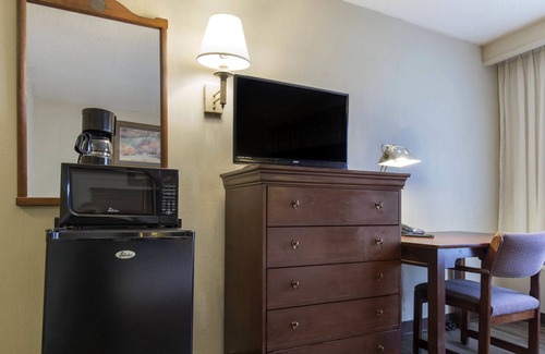 Springfield Hotel | Lamplighter Inn & Suites - South
