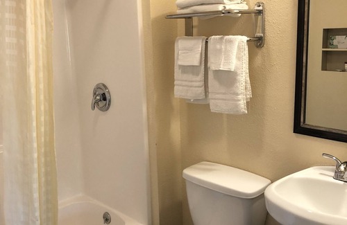 Clearlake Hotel | Lamplighter Motel