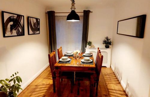 Newcastle-upon-Tyne Apartment | Lancaster House - Entire 4Bed House Serviced Accommodation Newcastle FREE WIFI & FREE 1 OFF STREET PARKING SPACE UK