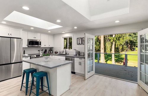 Anderson Island House | Land a hole-in-one with this getaway on the Green