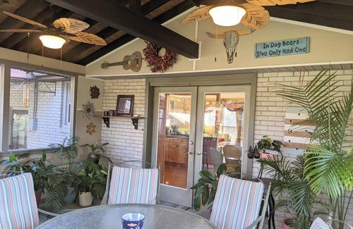 Green Hill House | Land O Lakes/4 Bdrm4 Bed,1.5 Bath,Screen Patio,Garden View,3 tvs,wifi