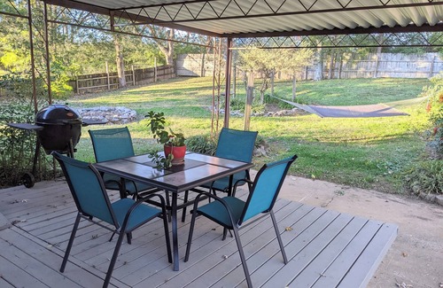 Green Hill House | Land O Lakes/4 Bdrm4 Bed,1.5 Bath,Screen Patio,Garden View,3 tvs,wifi