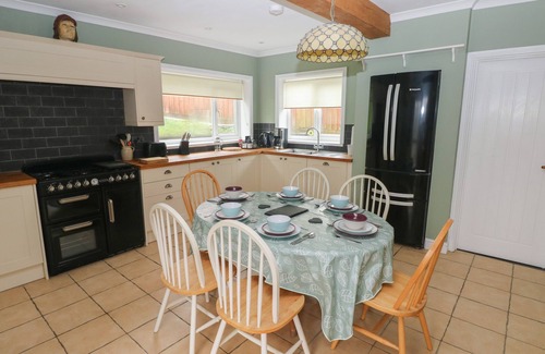 Pentrefelin Cottage | LANDEG, pet friendly, with a garden in Llandeilo