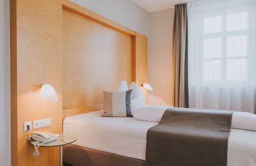 Mengkofen Hotel | Landgasthof Hotel zur Post