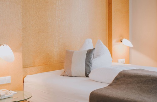 Mengkofen Hotel | Landgasthof Hotel zur Post