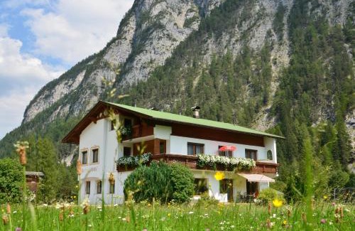 Leutasch Apartment | Landhaus Ahrn