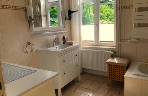 Dollerup Apartment | Landhaus Scholz - FeWo Buttjerhus with garden, 5 km to the beach