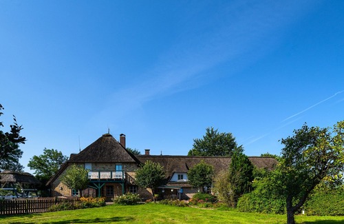 Delve House | Landhaus von Lilienfeld mit Schwimmbad, Sauna, Solarium, Fitnessraum und Garten