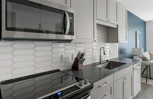 Houston Apartment | Landing | Amazing 1BD, Courtyard, Gym