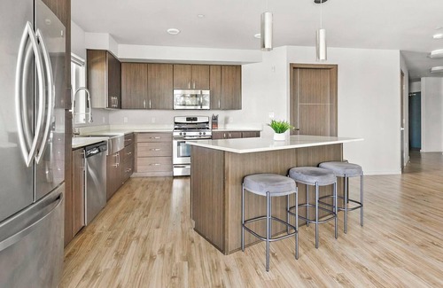 Hayden Island Apartment | Landing | Amazing 2BD, Courtyard, Clubhouse