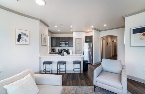 Corryville Apartment | Landing | Amazing 2BD, Pool, Clubhouse