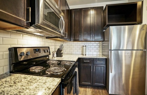 Crestline Heights Apartment | Landing at 4700 Colonnade - 2 Bedrooms in Overton