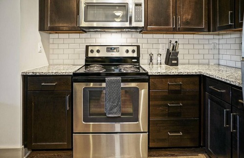 Crestline Heights Apartment | Landing at 4700 Colonnade - 2 Bedrooms in Overton