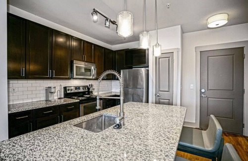 Crestline Heights Apartment | Landing at 4700 Colonnade - 1 Bedroom in Overton