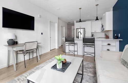 Civic Center Apartment | Landing at akin Golden Triangle - 1 Bedroom in .