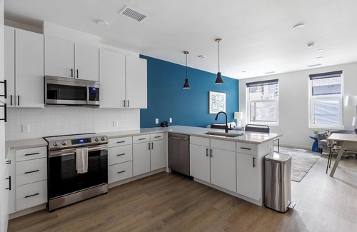 Civic Center Apartment | Landing at akin Golden Triangle - 1 Bedroom in .