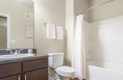 South Oklahoma City Apartment | Landing at Avia at the Lakes - Studio in South Oklahoma City