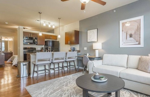 South Oklahoma City Apartment | Landing at Avia at the Lakes - Studio in South Oklahoma City