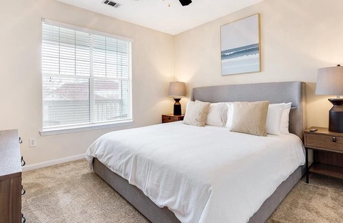 Mount Pleasant Apartment | Landing at Belle Hall Apartments - 1 Bedroom in Downtown Mount Pleasant