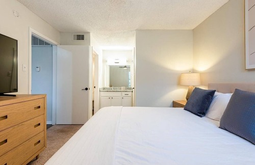 Fort Worth Apartment | Landing at Dixon at Stonegate - 1 Bedroom in Downtown Fort Worth