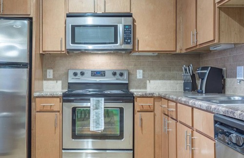 Bixby Apartment | Landing at Encore Memorial - 2 Bedrooms in Downtown Bixby