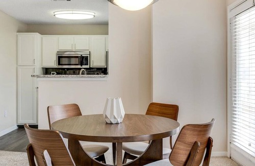 Brentwood Apartment | Landing at Estates at Brentwood - 2 Bedrooms in Brentwood Highland Apartments