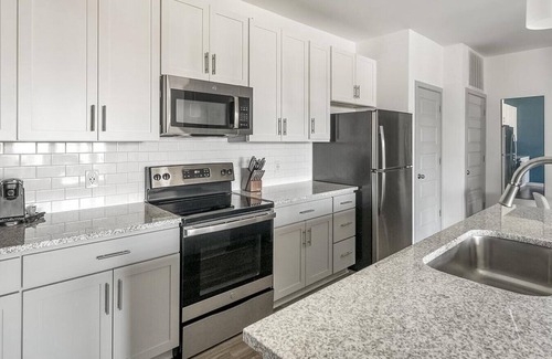 Homewood Apartment | Landing at Estelle - 2 Bedrooms in West Homewood/Edgemont Park