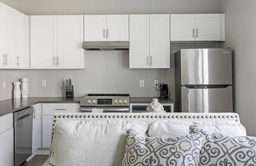 Nashville Apartment | Landing at Fifty Forty Flats - Studio in Lenox Village