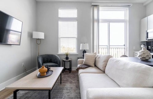 Downtown Apartment | Landing at Foster on the Park - Studio in Downtown