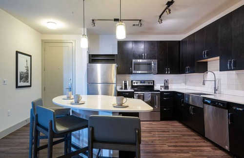 South Lamar Apartment | Landing at Groves South Lamar - 2 Bedrooms in South Lamar