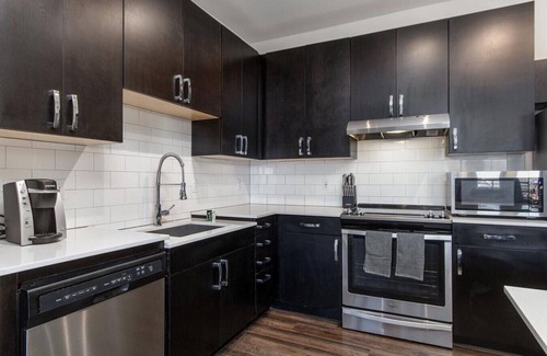 South Lamar Apartment | Landing at Groves South Lamar - 2 Bedrooms in South Lamar