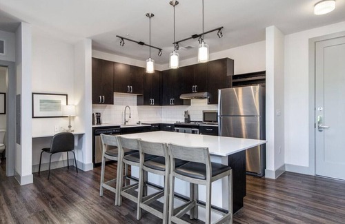 South Lamar Apartment | Landing at Groves South Lamar - 2 Bedrooms in South Lamar