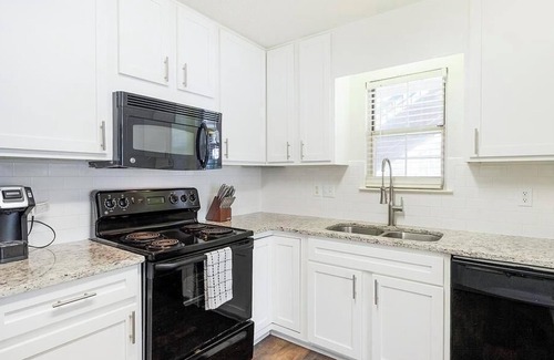 Meadowbrook Apartment | Landing at Inverness Cliffs Apartment Homes - 1 Bedroom in Downtown Meadowbrook