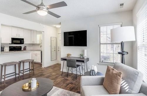 Meadowbrook Apartment | Landing at Inverness Cliffs Apartment Homes - 1 Bedroom in Downtown Meadowbrook