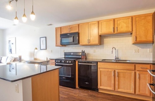 Detroit Apartment | Landing at Orleans Landing - 1 Bedroom in Rivertown Warehouse District