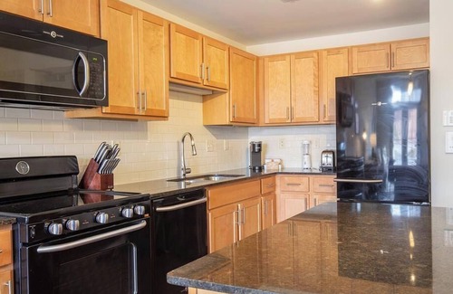 Detroit Apartment | Landing at Orleans Landing - 1 Bedroom in Rivertown Warehouse District
