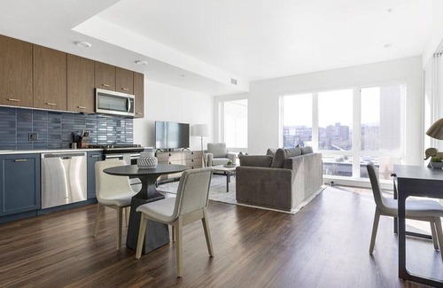 Uptown Apartment | Landing at Raleigh Slabtown - 1 Bedroom in Northwest Portland