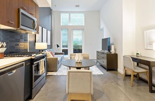 Uptown Apartment | Landing at Raleigh Slabtown - 1 Bedroom in Northwest Portland