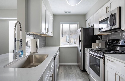 Indianapolis Apartment | Landing at Riverbend - 1 Bedroom in Castleton