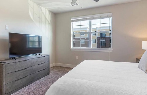 Indianapolis Apartment | Landing at Solana at the Crossing - 2 Bedrooms in Washington Township