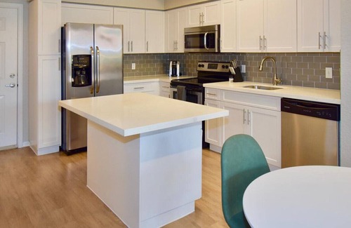 Plantation Apartment | Landing at Solero Plantation - 2 Bedrooms in Downtown Plantation