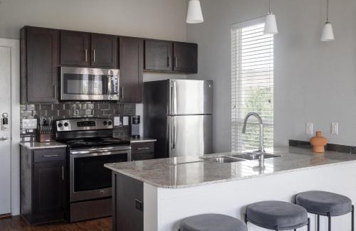 Buda Apartment | Landing at The Green at Plum Creek - Kyle